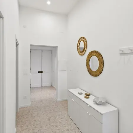 Skyline 3br Seaview Terrace Апартаменти